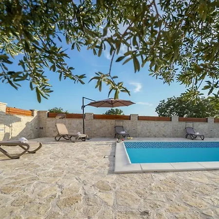Holiday Branko With Heated Pool *