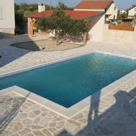 Holiday Branko With Heated Pool Vila